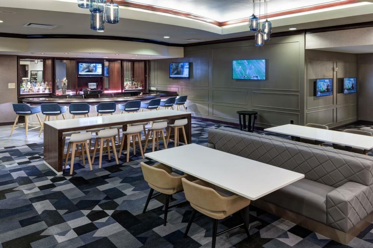 Embassy Suites By Hilton Tampa Brandon Heartland Екстериор снимка