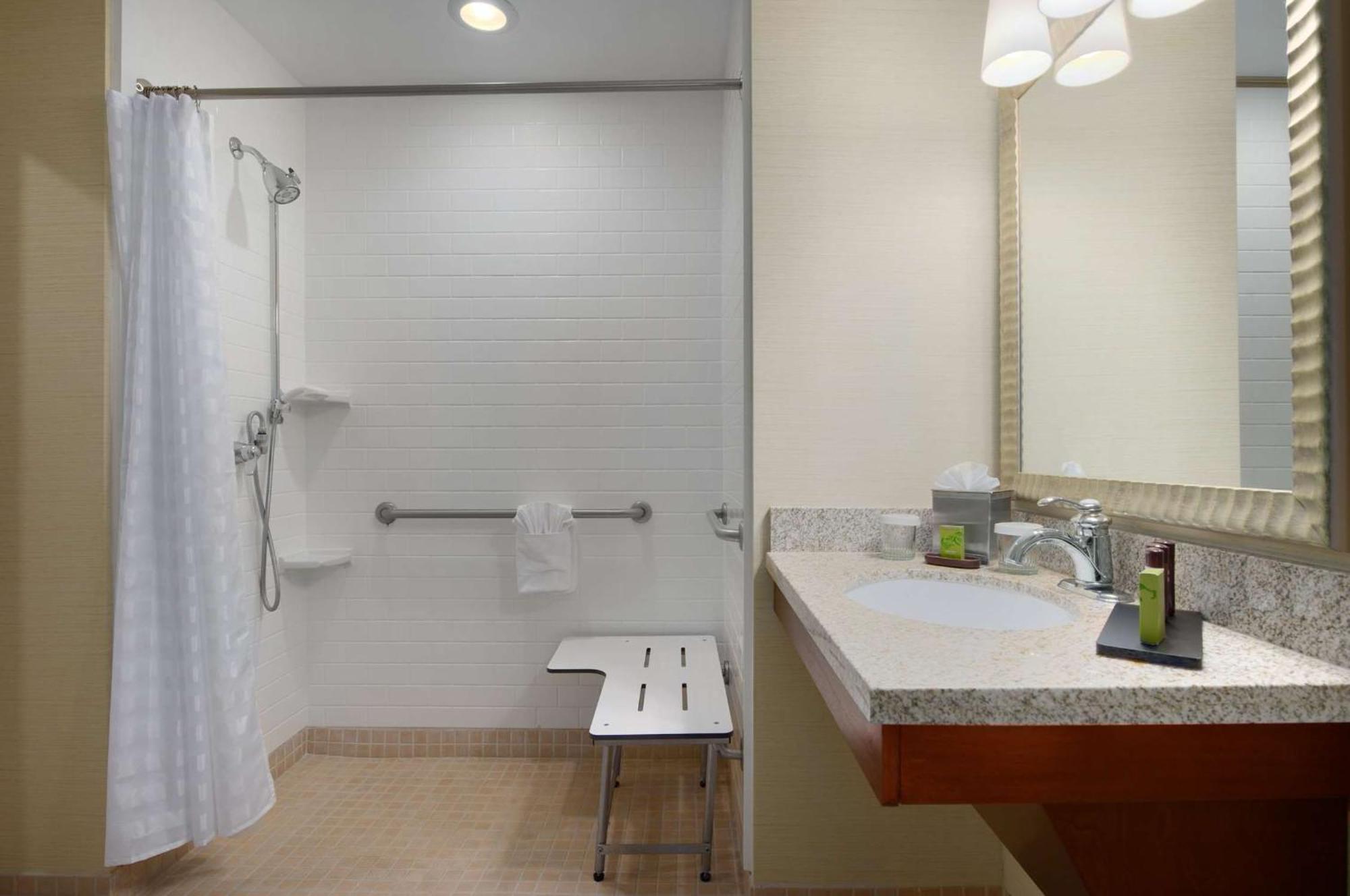 Embassy Suites By Hilton Tampa Brandon Heartland Екстериор снимка