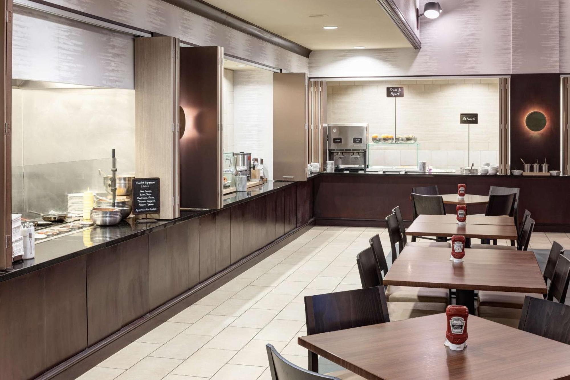 Embassy Suites By Hilton Tampa Brandon Heartland Екстериор снимка