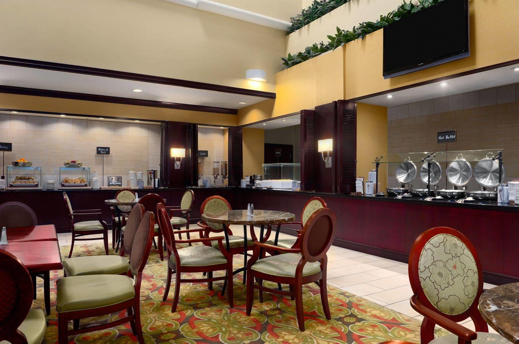Embassy Suites By Hilton Tampa Brandon Heartland Екстериор снимка
