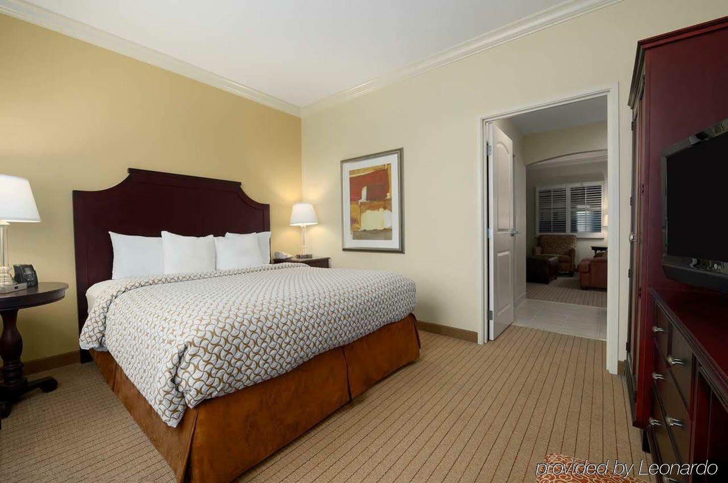 Embassy Suites By Hilton Tampa Brandon Heartland Екстериор снимка