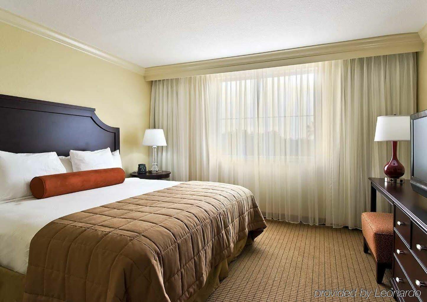 Embassy Suites By Hilton Tampa Brandon Heartland Екстериор снимка