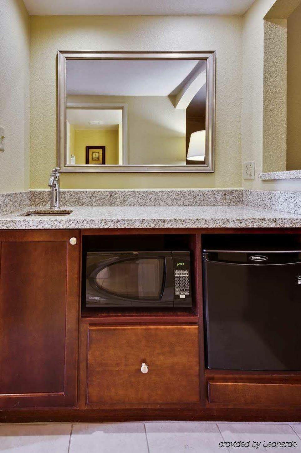 Embassy Suites By Hilton Tampa Brandon Heartland Екстериор снимка